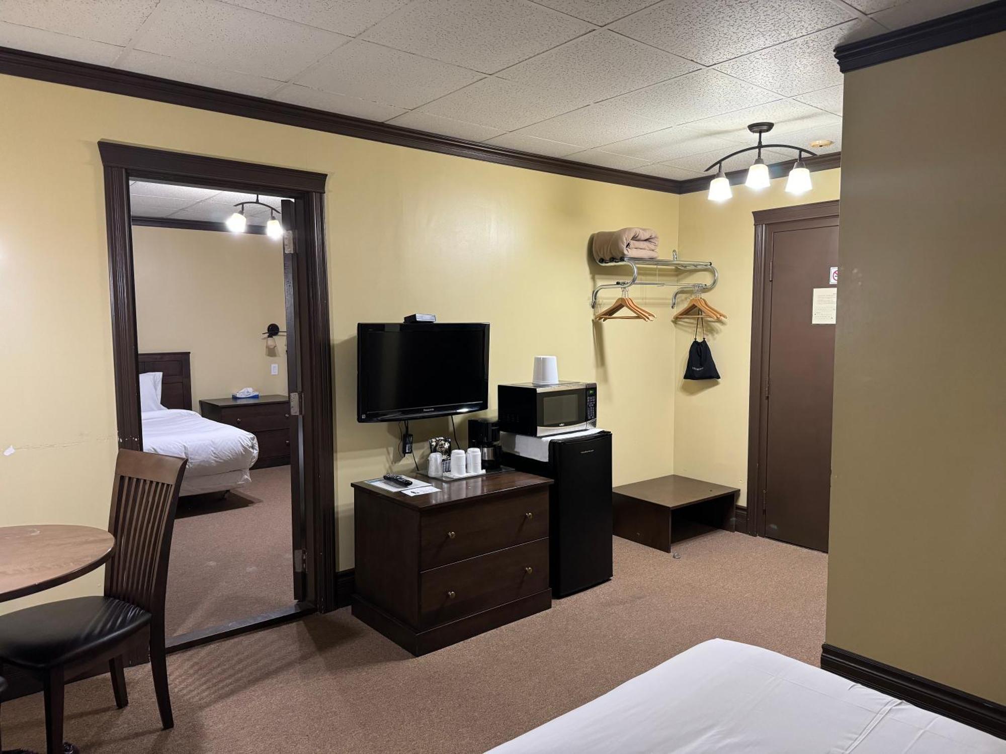 La Porte De La Mauricie Louiseville エクステリア 写真